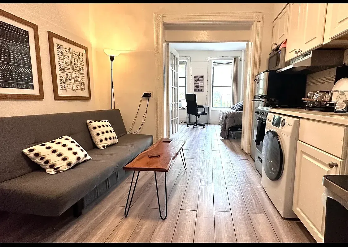 Three bedroom at 17 Saint Marks Place, living room and kitchen